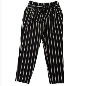 4/$30 Black Striped Tie-Waist Pants Cropped 
Size medium
